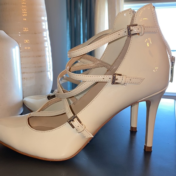 Marc Fisher “ivory” colored 3.5” heel. Good condition. All man made material - Picture 8 of 17